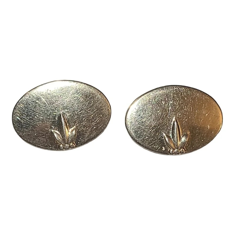 Vintage Swank Gold Tone Oval‎ Disc With Leaf Classic Men's Cufflinks